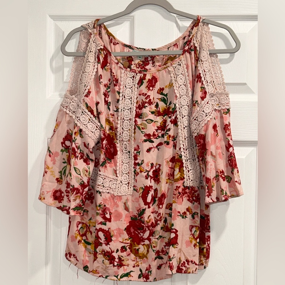 Nostalgia Women’s Cold‎ Shoulder Pink Floral Blouse Medium
